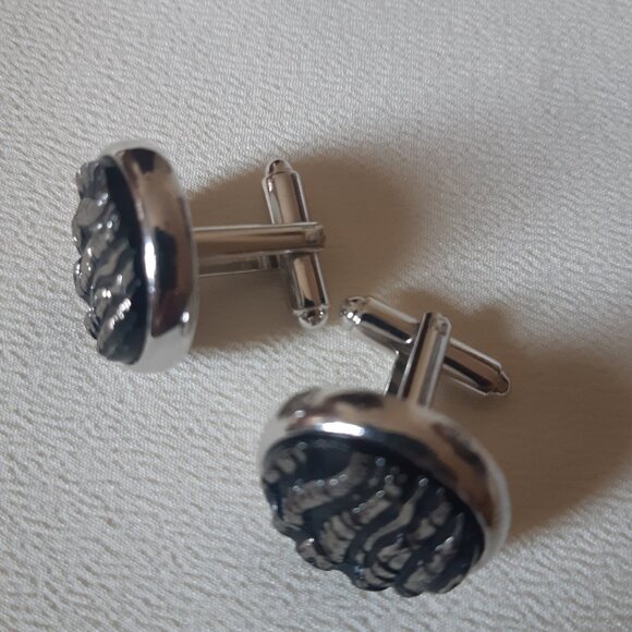 Vintage Cuff Links Round Silvertone With Black Background, Raised Silver Detail - Picture 2 of 7